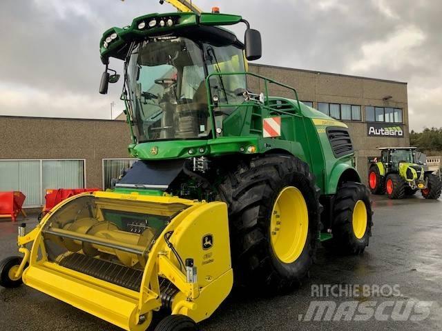 John Deere 8200 i Strojevi za krmu na vlastiti pogon
