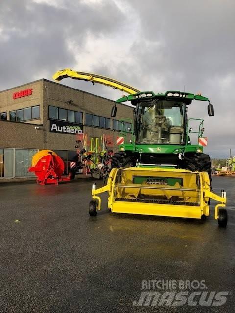 John Deere 8200 i Strojevi za krmu na vlastiti pogon