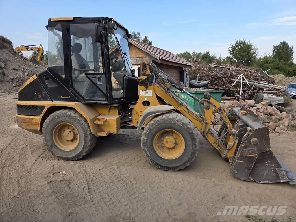 CAT 906 Utovarivači na kotačima