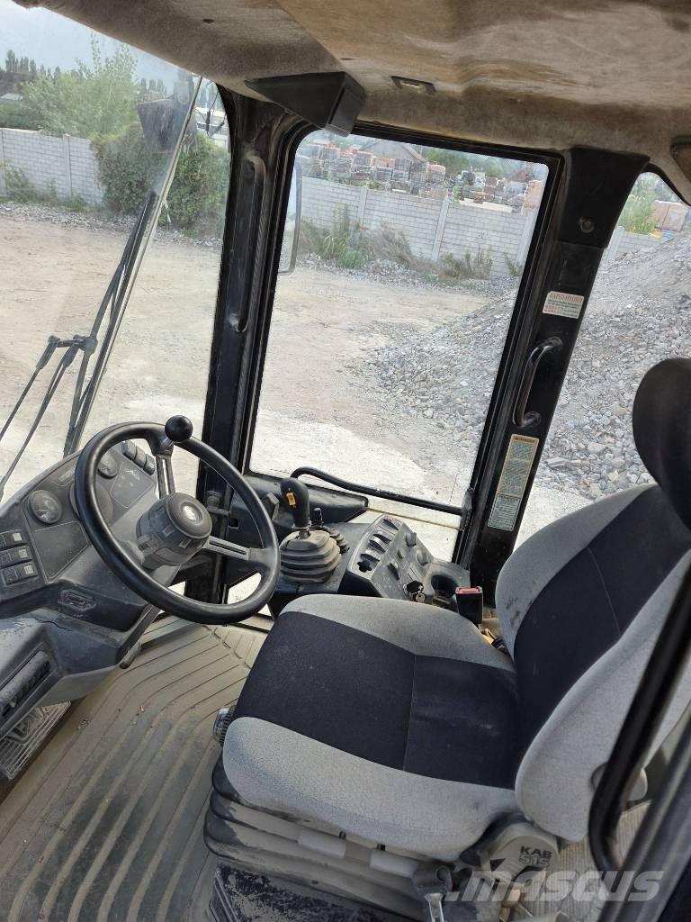 CAT 906 Utovarivači na kotačima