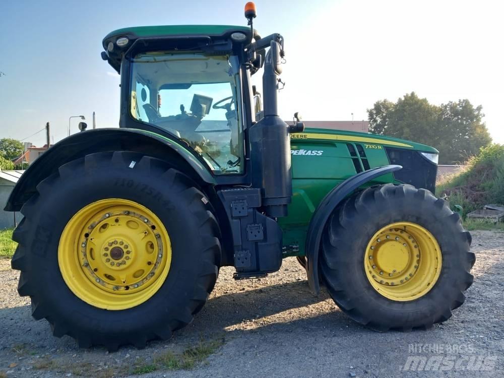 John Deere 7310 R Traktori