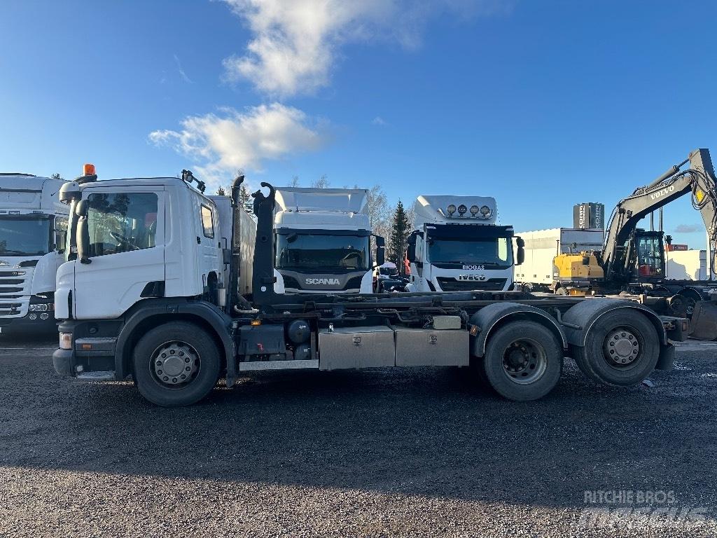 Scania P420 Rol kiper kamioni s kukama za dizanje