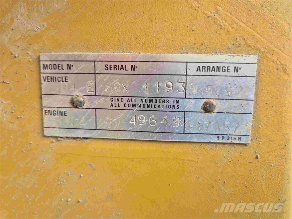 CAT D4E Buldožeri gusjeničari
