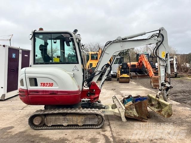 Takeuchi TB 230 Mini bageri <7t