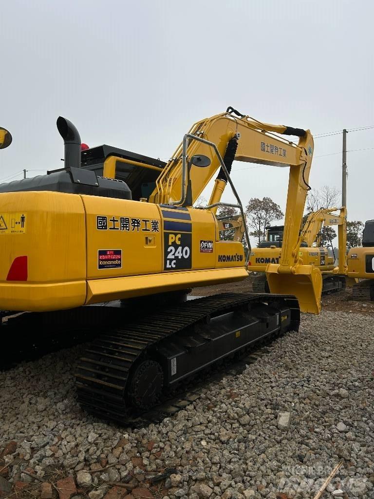Komatsu 240-8 Bageri gusjeničari