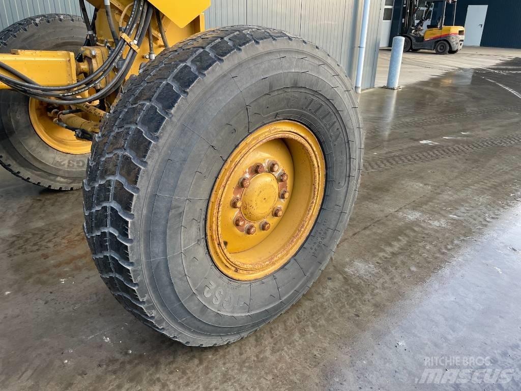 CAT 160M (140) Bageri za manipuliranje materijalom / otpadom