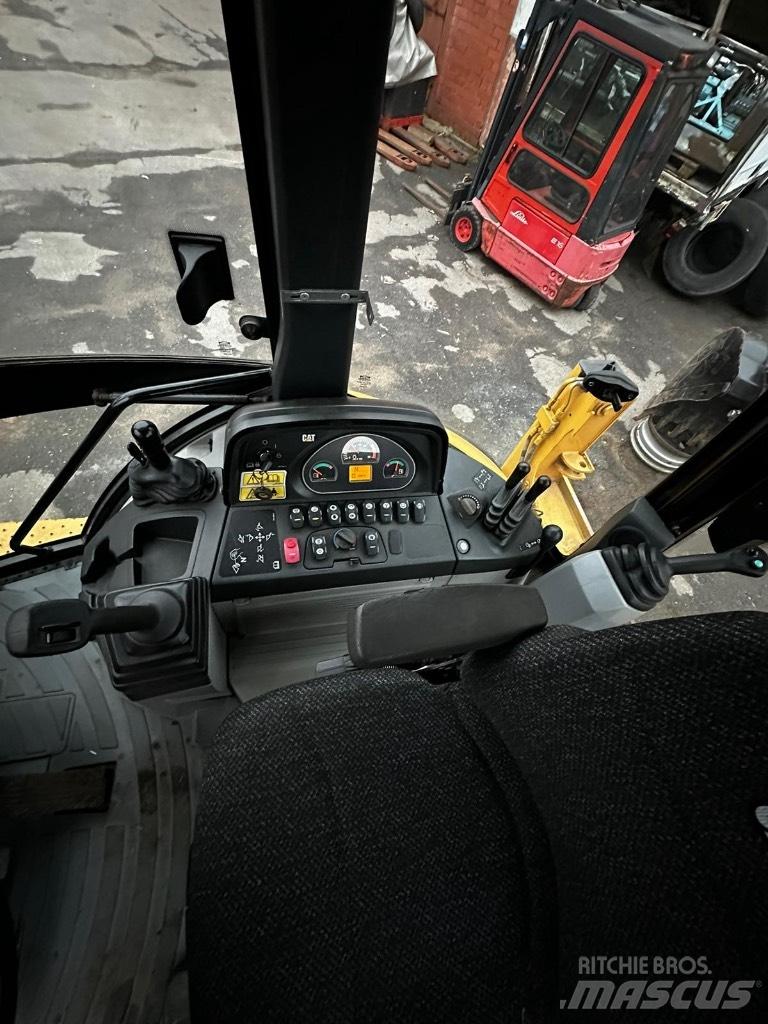 CAT 444F Utovarni rovokopači