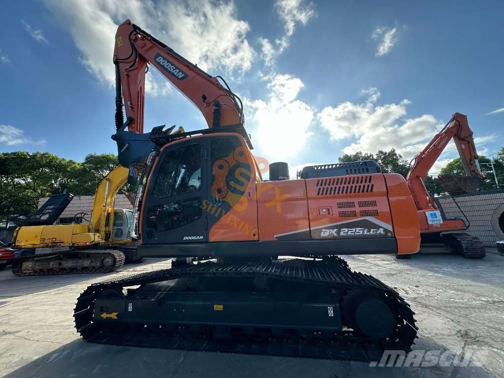 Doosan DX 225 LCA Bageri gusjeničari