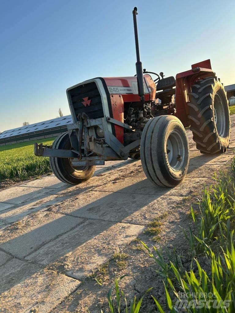 Massey Ferguson 240 Traktori