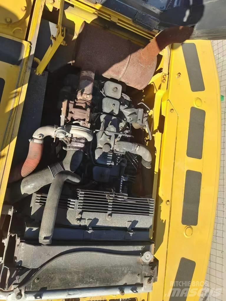 Komatsu PC 220 Bageri gusjeničari