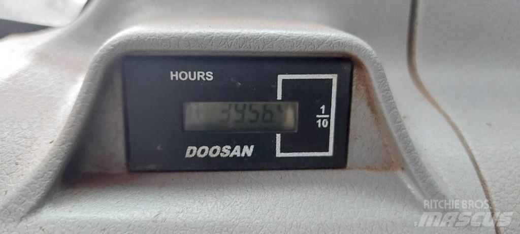 Doosan DX225LC-5 Bageri gusjeničari