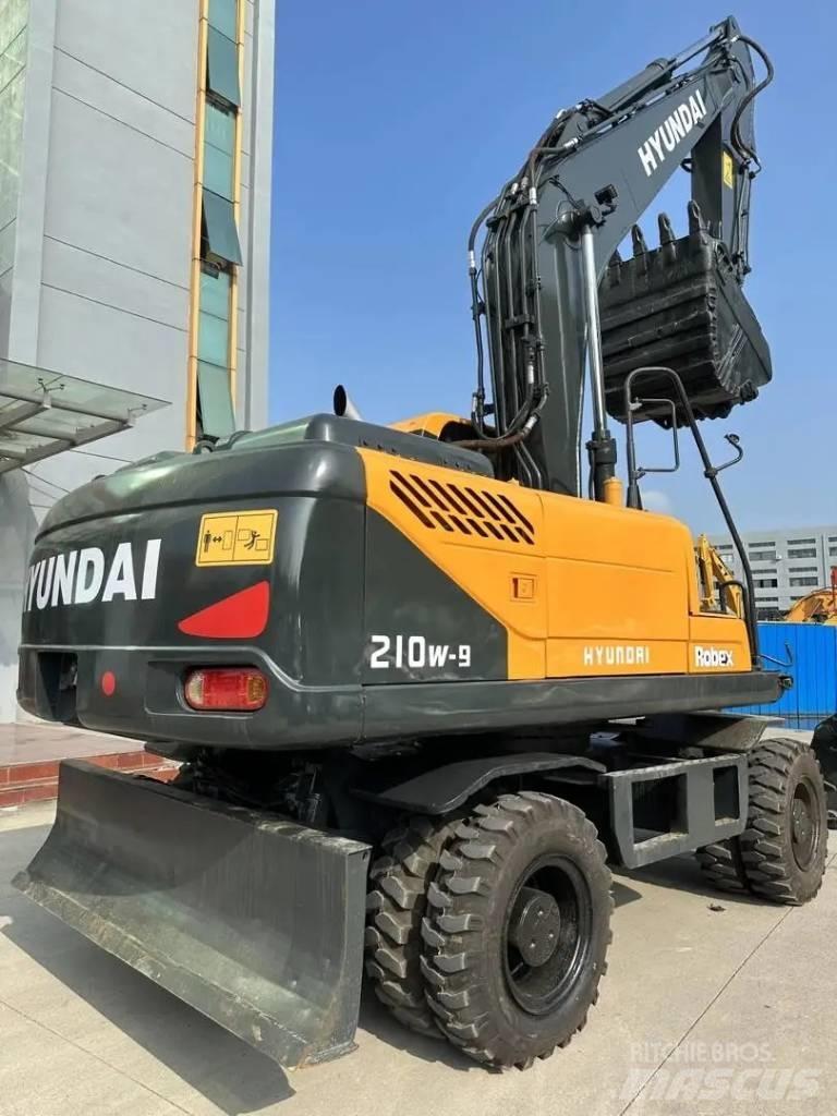 Hyundai R210W-9 Bageri na kotačima