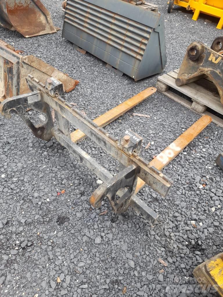 CAT 908M Utovarivači na kotačima
