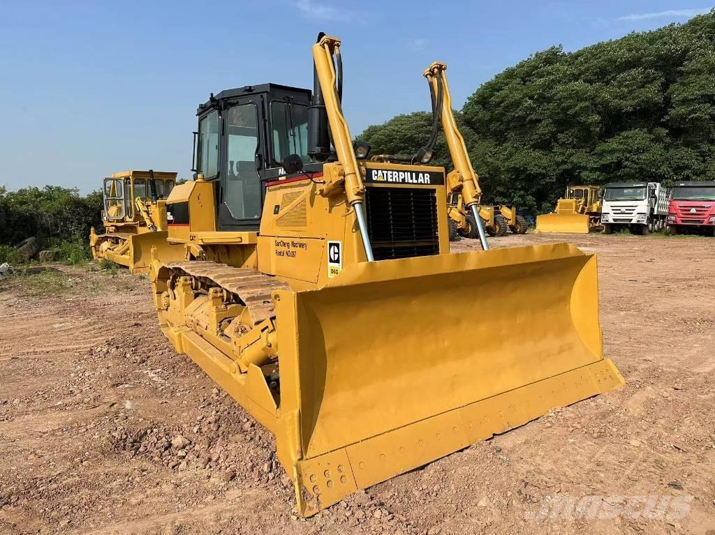 CAT D 6 G Buldožeri gusjeničari