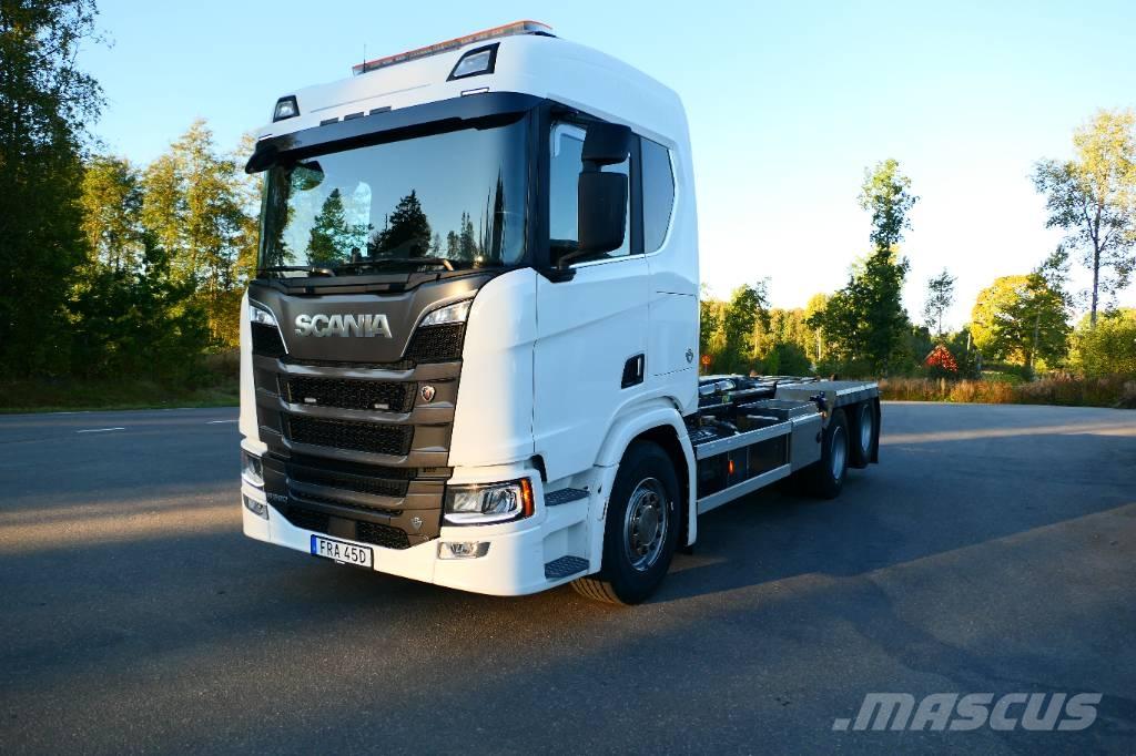 Scania R590B6x2nb Rol kiper kamioni s kukama za dizanje