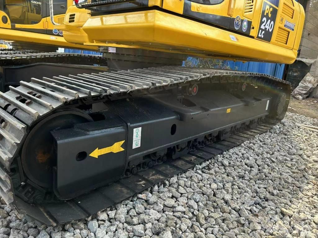 Komatsu 240-8 Bageri gusjeničari