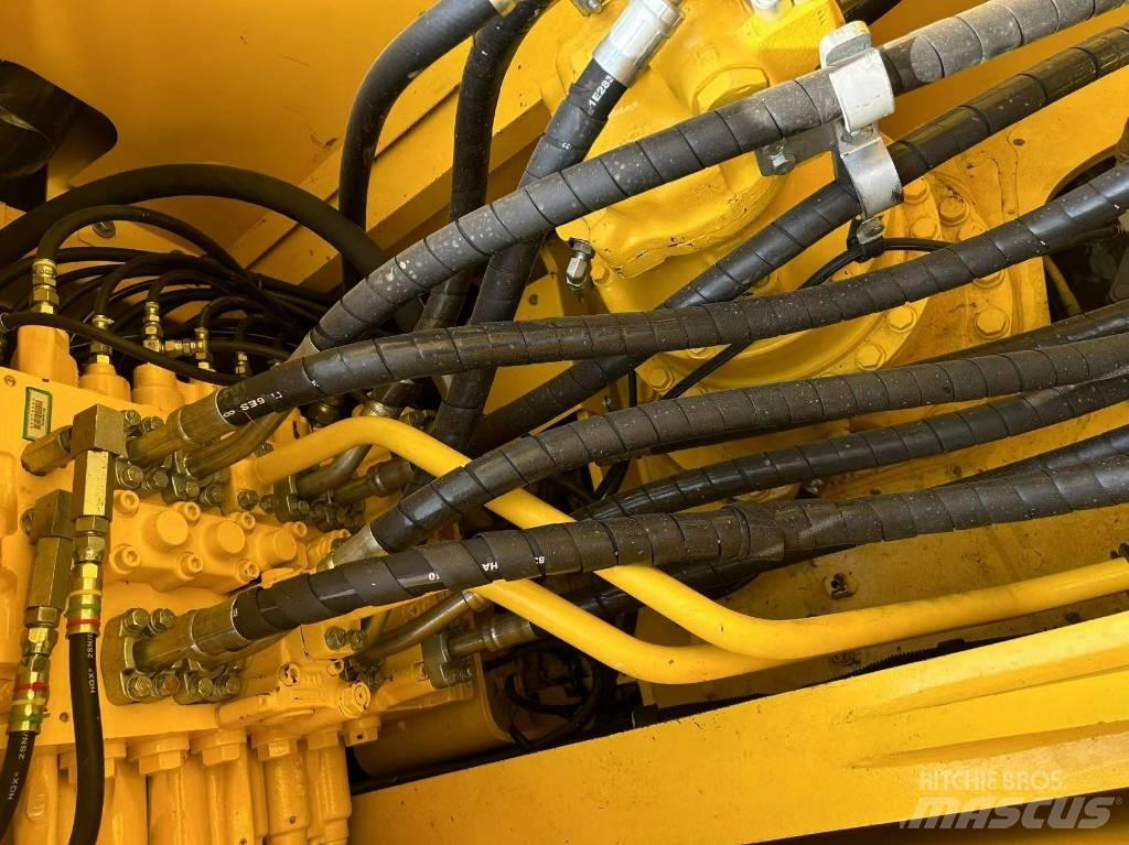 Komatsu 240-8 Bageri gusjeničari