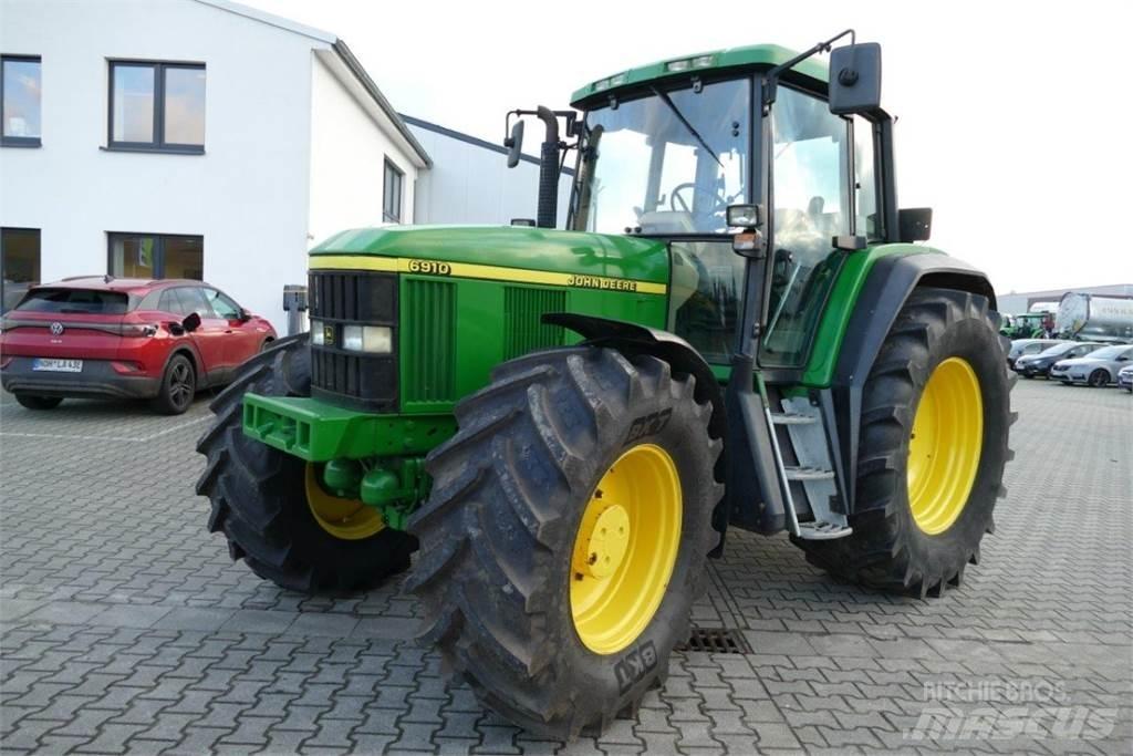 John Deere 6910 Traktori