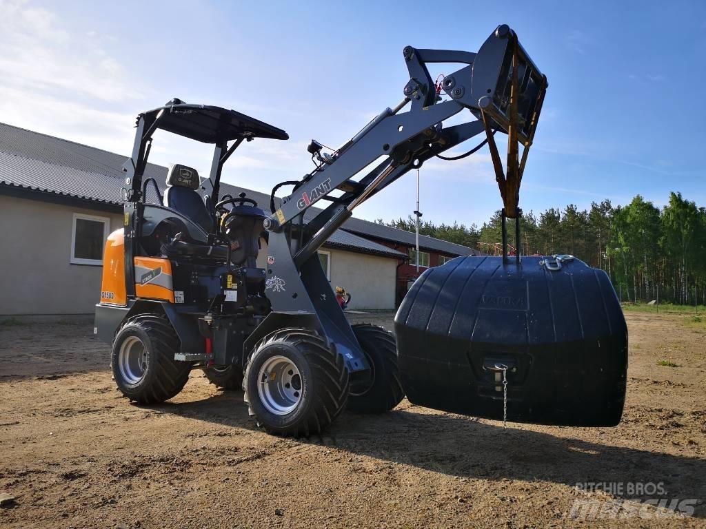 GiANT 1500 Višenamjenski utovarivači