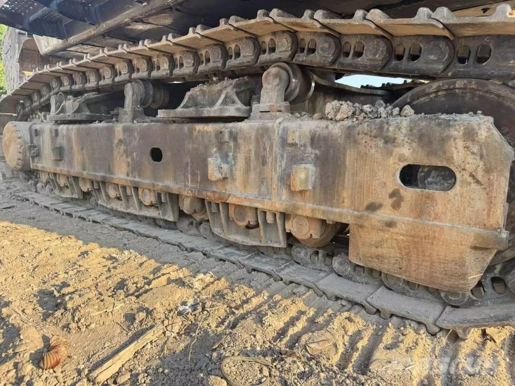 Hitachi ZX690LCH-5A Bageri gusjeničari