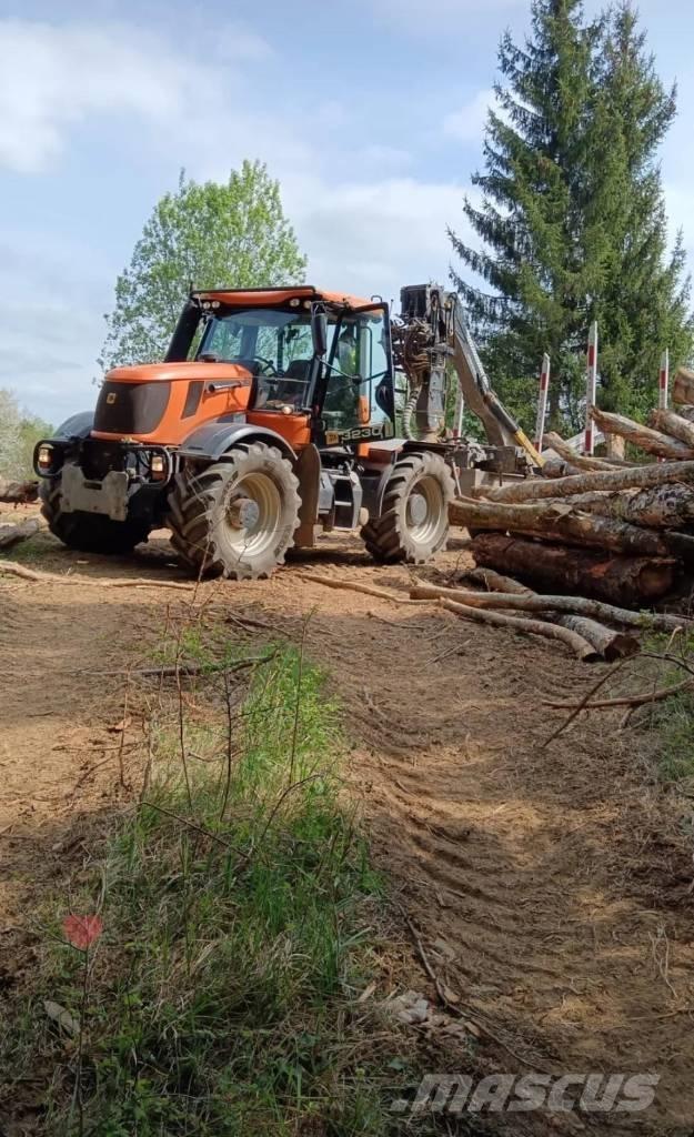 JCB Fastrac 3230 Šumski traktori