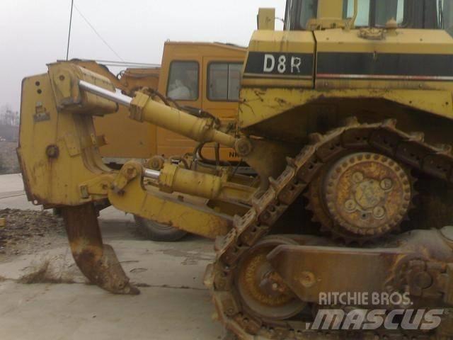 CAT D8R Buldožeri gusjeničari