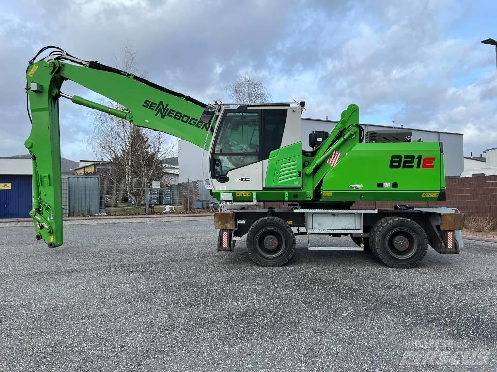 Sennebogen 821 Bageri za manipuliranje materijalom / otpadom