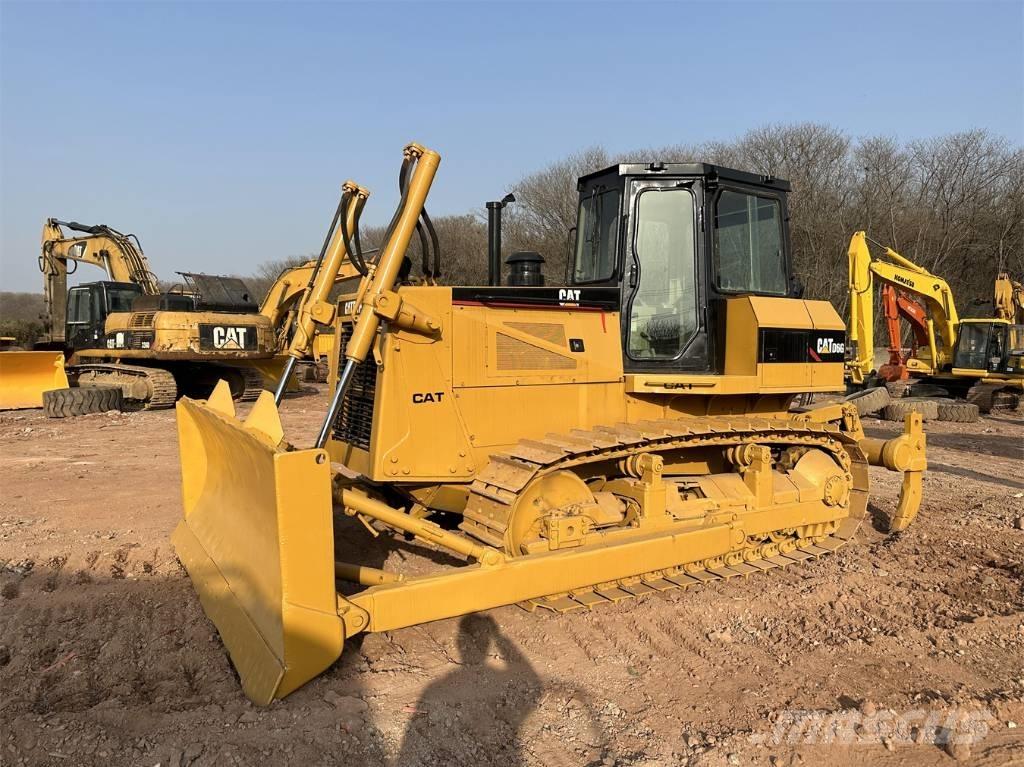 CAT D6G Buldožeri gusjeničari