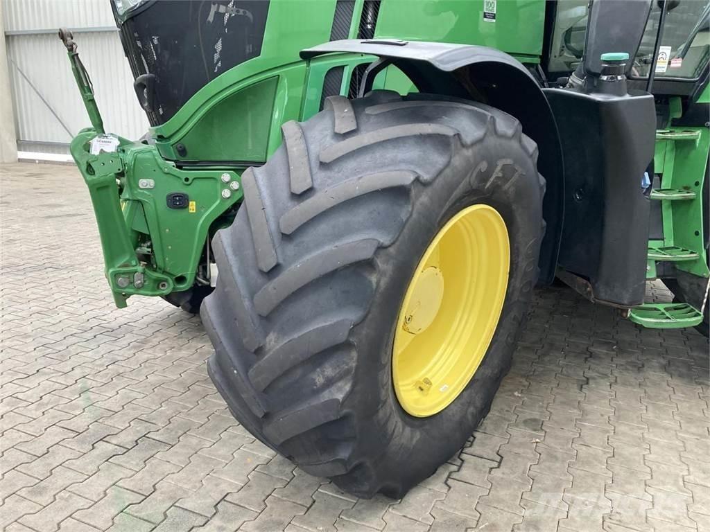 John Deere 6230R Traktori