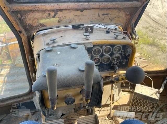 CAT D 7 G Buldožeri gusjeničari