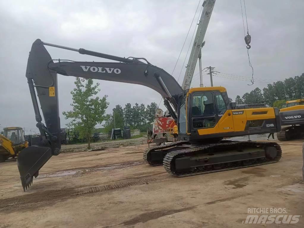 Volvo EC 240 DL Bageri gusjeničari
