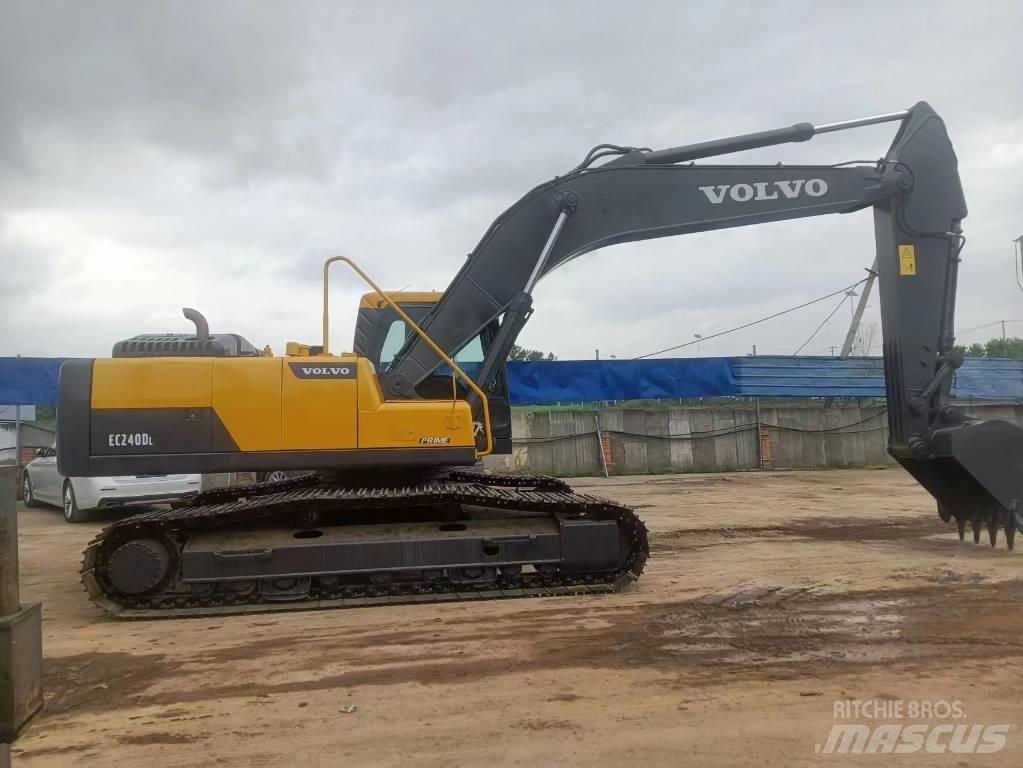 Volvo EC 240 DL Bageri gusjeničari