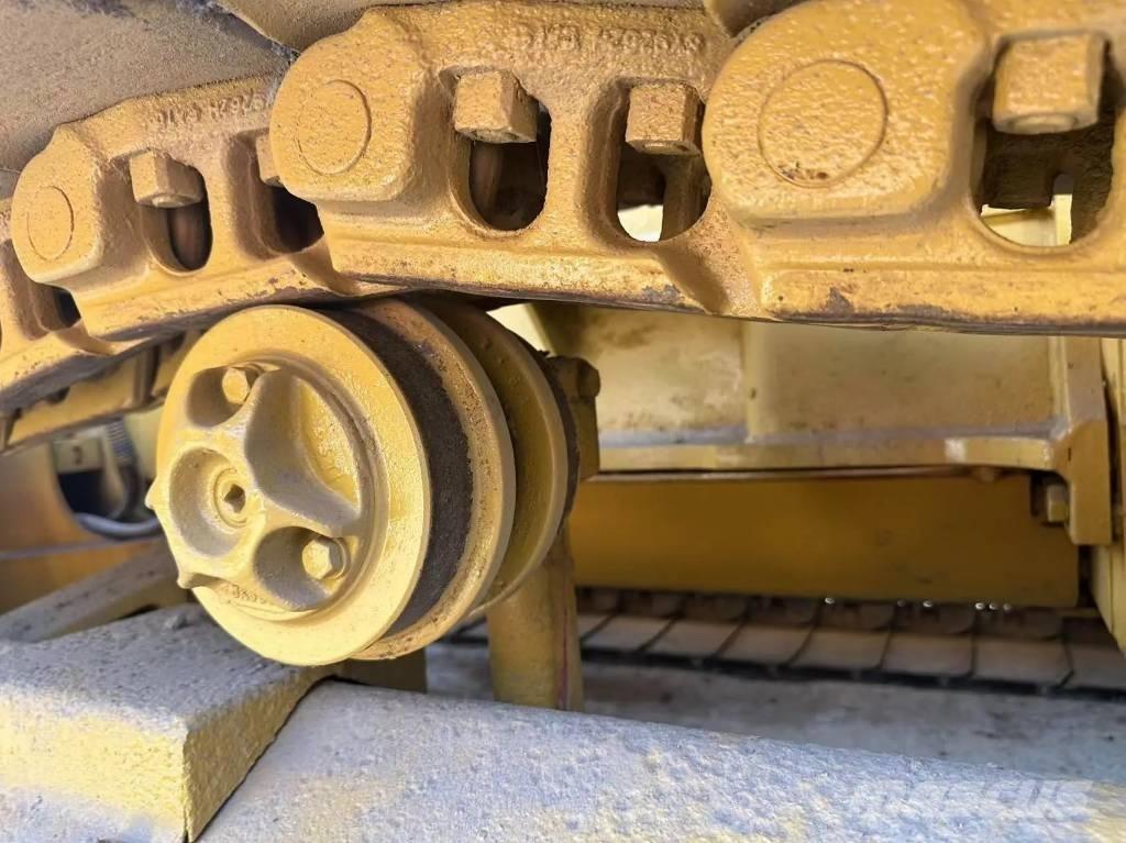 CAT D5C Buldožeri gusjeničari