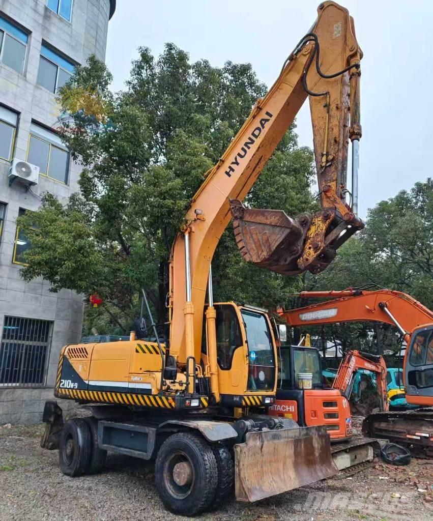 Hyundai r210w-9 Bageri na kotačima