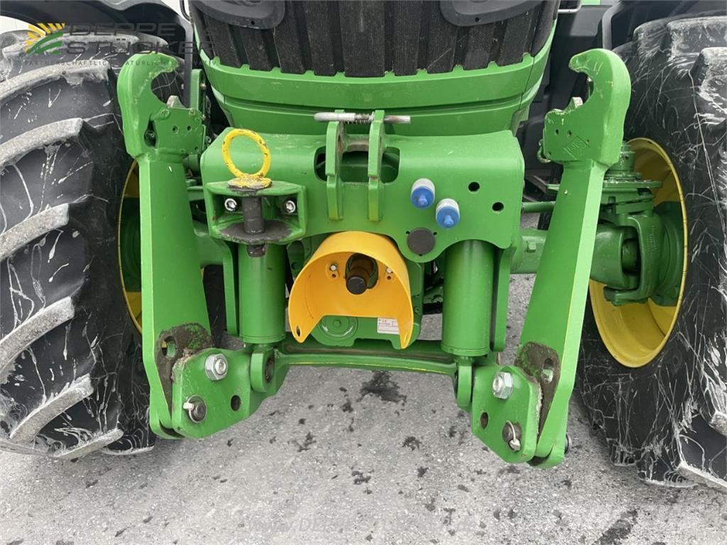 John Deere 6115R Traktori