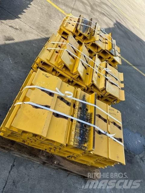 Komatsu d 85 plate Gusjenice