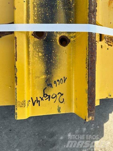 Komatsu d 85 plate Gusjenice