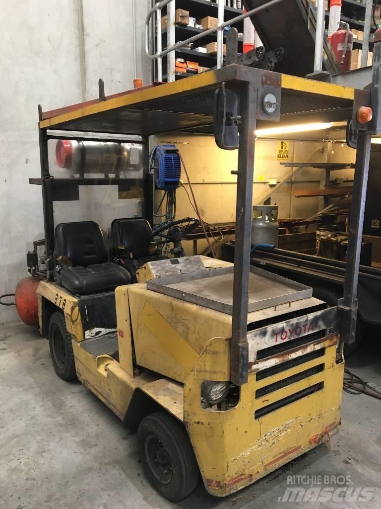 Toyota 2TG10 Vučna vozila