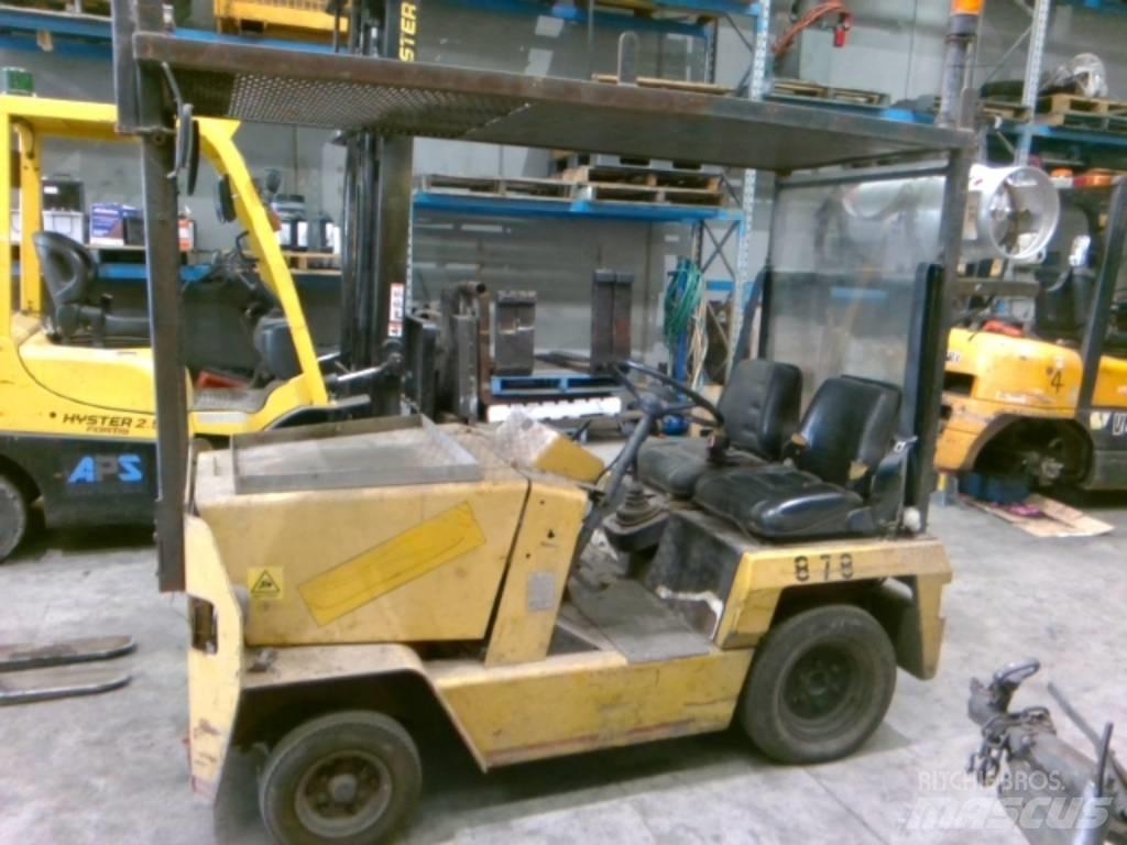 Toyota 2TG10 Vučna vozila