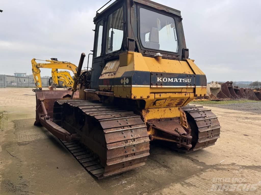 Komatsu D63E-1 Buldožeri gusjeničari
