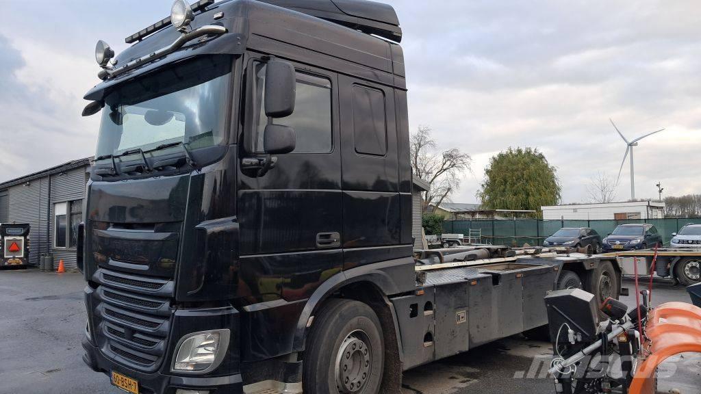 DAF XF 510 FAN Rol kiper kamioni s kukama za dizanje
