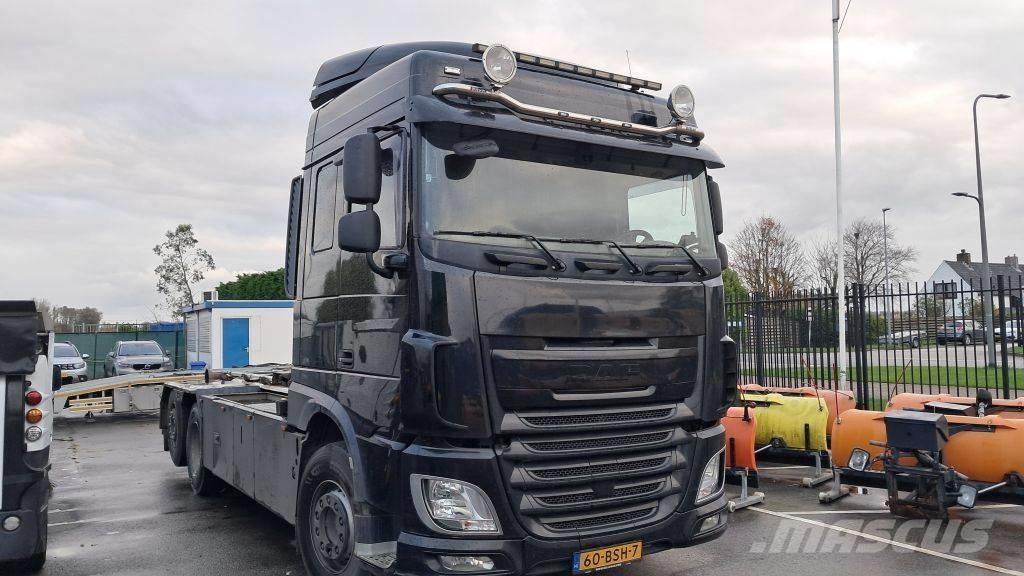 DAF XF 510 FAN Rol kiper kamioni s kukama za dizanje