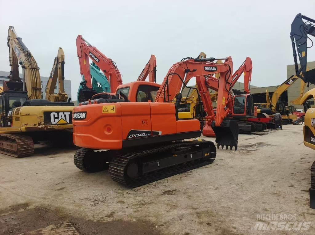 Doosan DX 140 Bageri gusjeničari