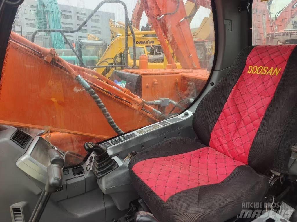 Doosan DX 140 Bageri gusjeničari