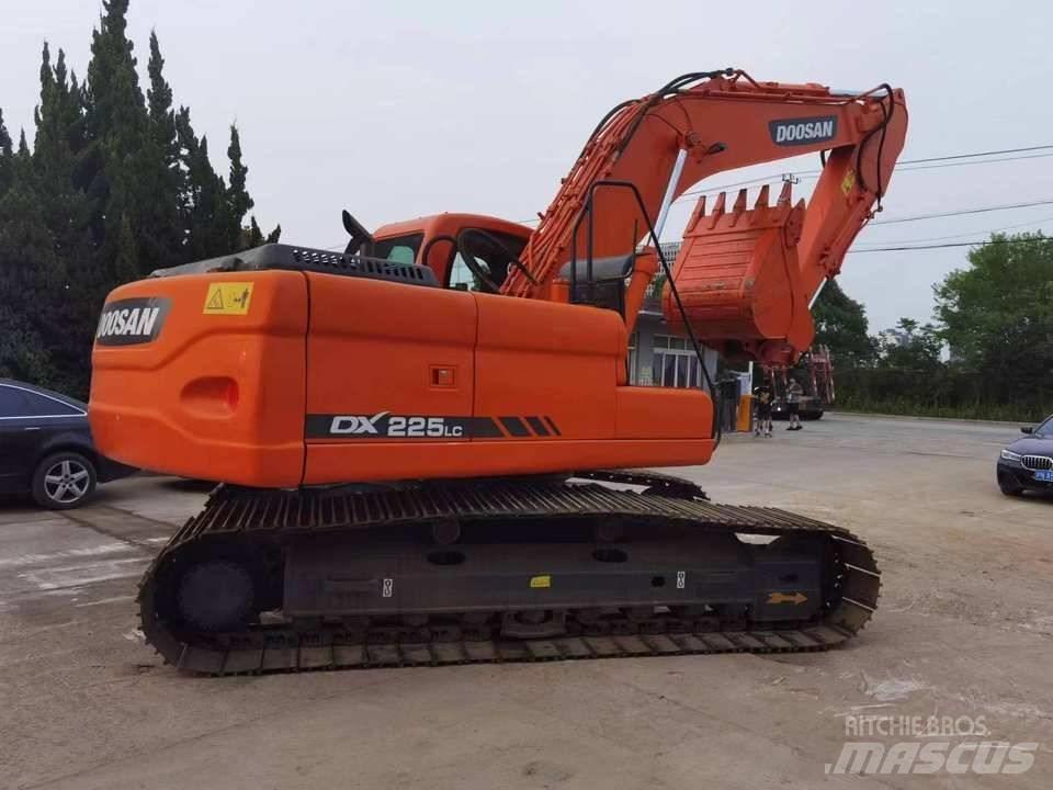 Doosan dx225 Bageri gusjeničari