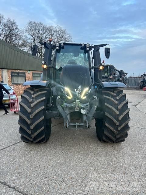 Valtra T 235 D Traktori
