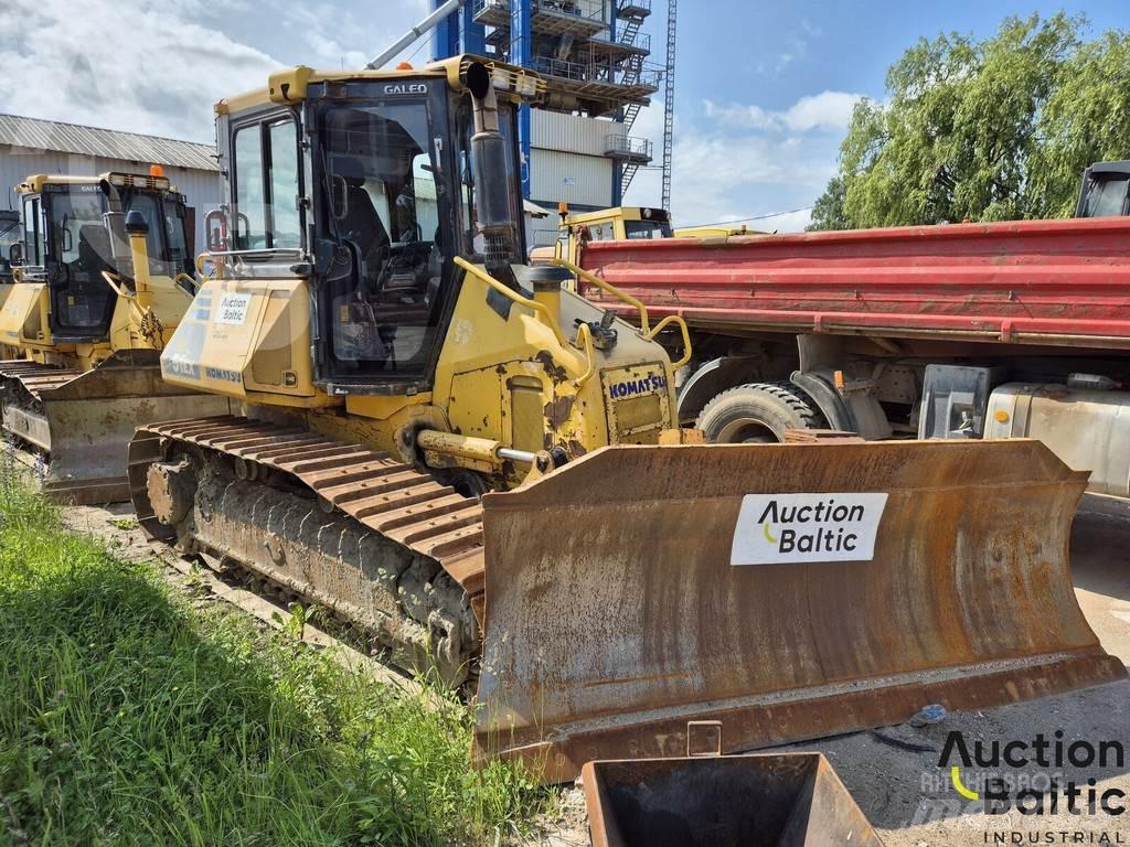 Komatsu D51 Buldožeri gusjeničari