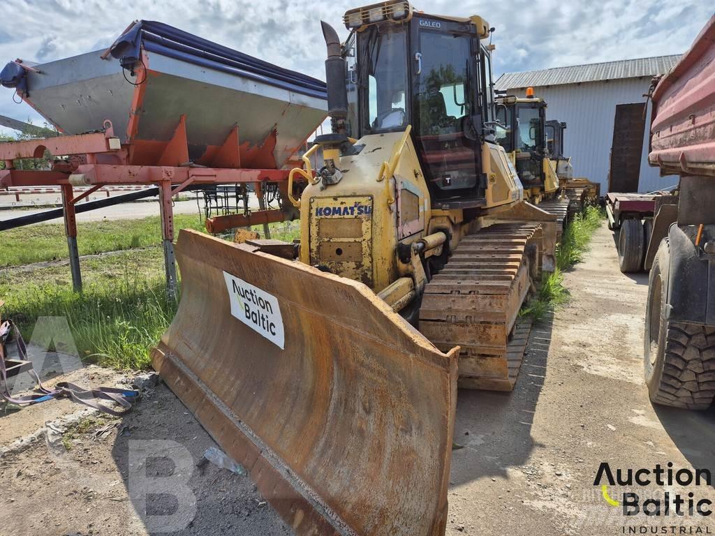 Komatsu D51 Buldožeri gusjeničari