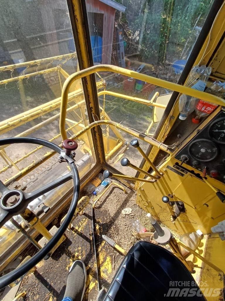 New Holland 8030 Kombajni