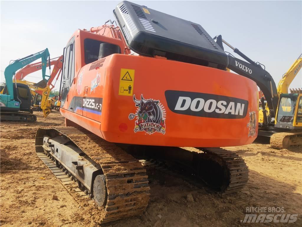 Doosan DH 225 LC-7 Bageri gusjeničari